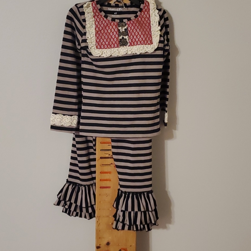 Mustard Pie outfit